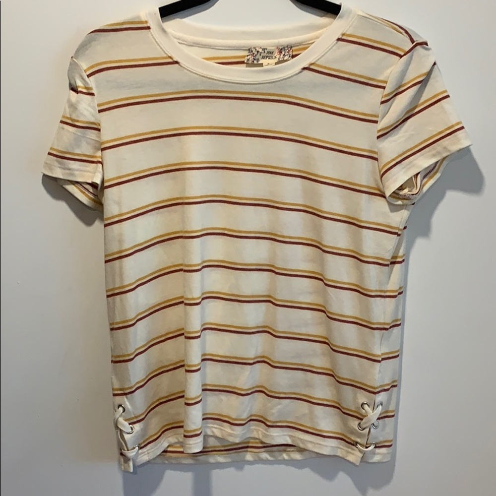 ⚡️3 for $25✨Pink Republic Shirt